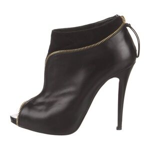 ❤️Christian Louboutin Leather Ankle Boots❤️